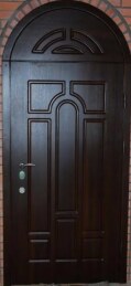 Металлическая однопольная дверь арочная с верхней вставкой в квартиру ДВ-511